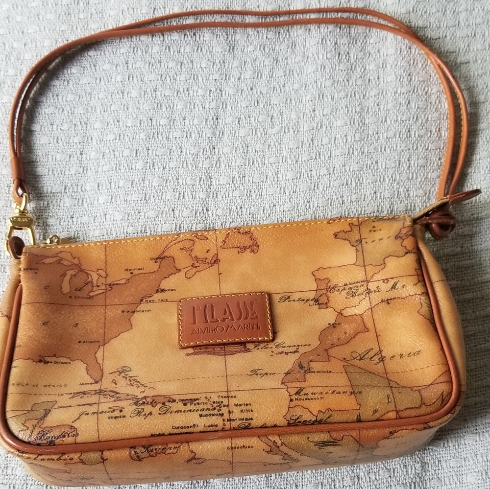 Alviero martini clutch or catchall